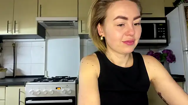 MartaLuna  online show from 6, 3, 2026