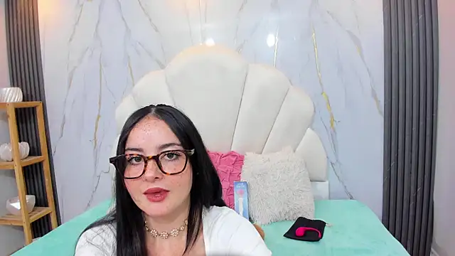 Ashleypetit online show from 18, 10, 2025