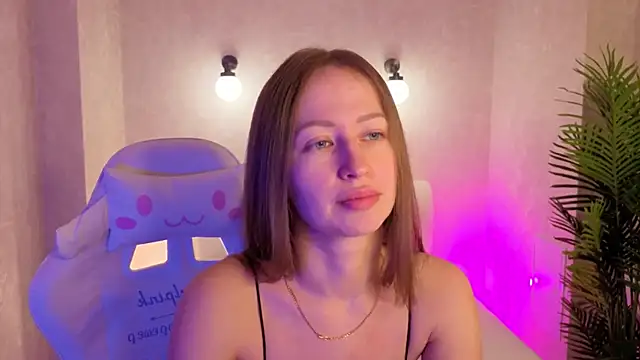 Snapshot of bella_li__ chatting on 16, 12, 2025 bella li online show from 16, 12, 2025