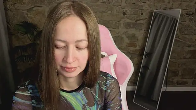 Snapshot of bella_li__ chatting on 23, 12, 2025 bella li online show from 23, 12, 2025