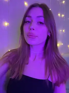 Elizabeth Tay online show from 21, 10, 2025