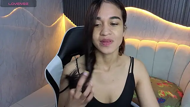 Snapshot of Maia_Tx chatting on 8, 10, 2025 Maia Tx online show from 8, 10, 2025