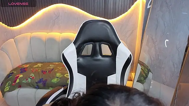 Snapshot of Maia_Tx chatting on 11, 10, 2025 Maia Tx online show from 11, 10, 2025