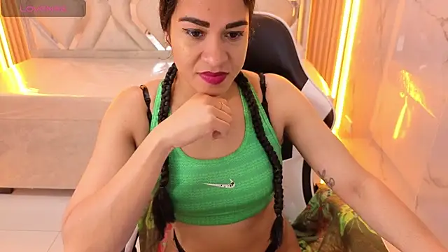 Snapshot of Maia_Tx chatting on 4, 12, 2025 Maia Tx online show from 4, 12, 2025