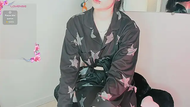 Snapshot of Molllysdays chatting on 5, 11, 2025 Molllysdays online show from 5, 11, 2025