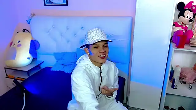 Snapshot of EL_VENEZOLANO_22CM chatting on 3, 10, 2025 EL VENEZOLANO 22CM online show from 3, 10, 2025