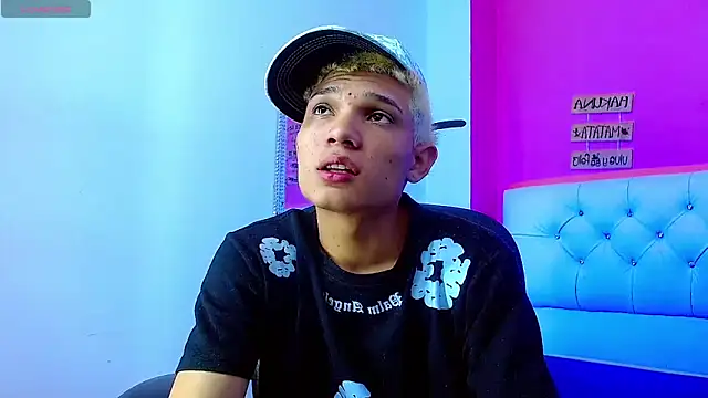 Snapshot of EL_VENEZOLANO_22CM chatting on 9, 10, 2025 EL VENEZOLANO 22CM online show from 9, 10, 2025