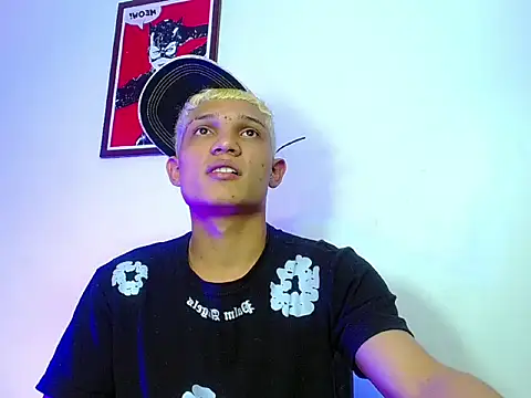 Snapshot of EL_VENEZOLANO_22CM chatting on 10, 10, 2025 EL VENEZOLANO 22CM online show from 10, 10, 2025