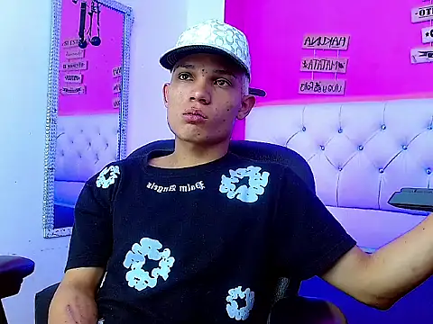 Snapshot of EL_VENEZOLANO_22CM chatting on 11, 10, 2025 EL VENEZOLANO 22CM online show from 11, 10, 2025