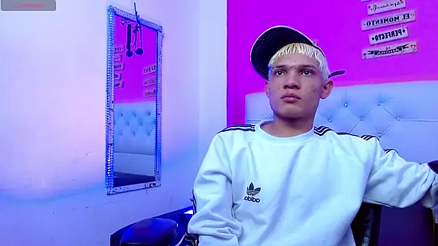 Snapshot of EL_VENEZOLANO_22CM chatting on 17, 10, 2025 EL VENEZOLANO 22CM online show from 17, 10, 2025