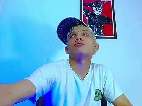 Snapshot of EL_VENEZOLANO_22CM chatting on 28, 10, 2025 EL VENEZOLANO 22CM online show from 28, 10, 2025