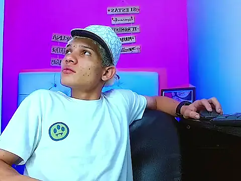 Snapshot of EL_VENEZOLANO_22CM chatting on 29, 10, 2025 EL VENEZOLANO 22CM online show from 29, 10, 2025