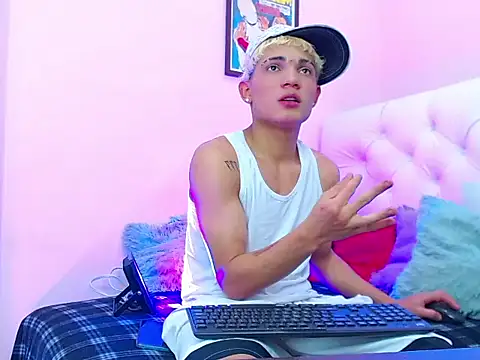 Snapshot of EL_VENEZOLANO_22CM chatting on 9, 11, 2025 EL VENEZOLANO 22CM online show from 9, 11, 2025