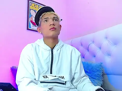 Snapshot of EL_VENEZOLANO_22CM chatting on 11, 11, 2025 EL VENEZOLANO 22CM online show from 11, 11, 2025