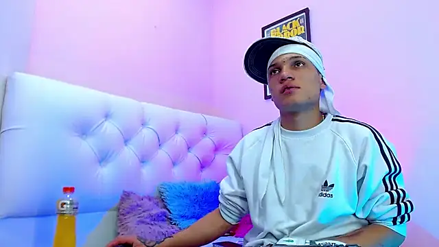 Snapshot of EL_VENEZOLANO_22CM chatting on 26, 11, 2025 EL VENEZOLANO 22CM online show from 26, 11, 2025