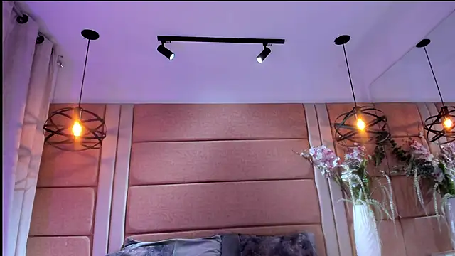 AishaValcazar online show from 23, 4, 2026