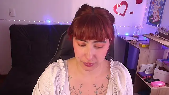 Snapshot of Miacatsito3 chatting on 5, 5, 2026 Miacatsito3 online show from 5, 5, 2026
