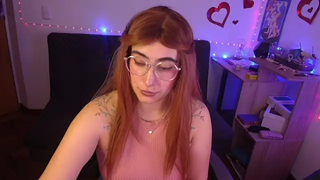 Snapshot of Miacatsito3 chatting on 4, 6, 2026 Miacatsito3 online show from 4, 6, 2026