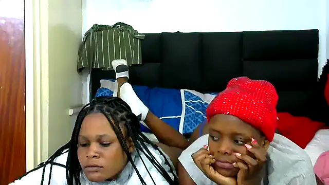 Snapshot of BlondieBitch chatting on 6, 6, 2026 BlondieBitch online show from 6, 6, 2026
