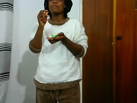 Snapshot of BlondieBitch chatting on 7, 6, 2026 BlondieBitch online show from 7, 6, 2026