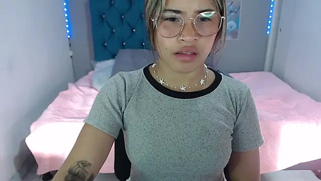 Snapshot of mia_sexgirl chatting on 2, 6, 2026 mia sexgirl online show from 2, 6, 2026