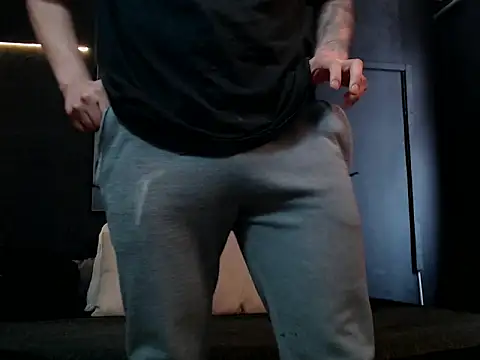 Snapshot of RichardMilleer chatting on 23, 10, 2025 RichardMilleer online show from 23, 10, 2025