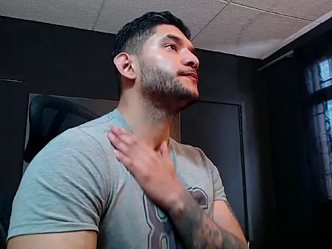 Snapshot of RichardMilleer chatting on 11, 11, 2025 RichardMilleer online show from 11, 11, 2025