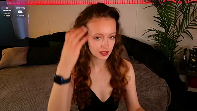 Snapshot of SallyPinkman chatting on 7, 11, 2025 SallyPinkman online show from 7, 11, 2025