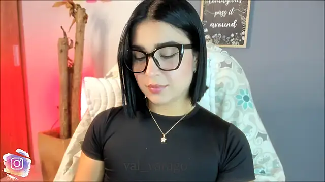 Snapshot of val_varago chatting on 6, 8, 2026 val varago online show from 6, 8, 2026