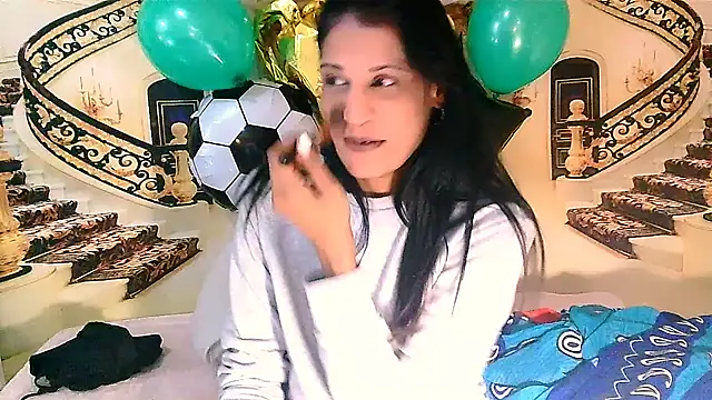 IndianSexcSmyle online show from 18, 7, 2026