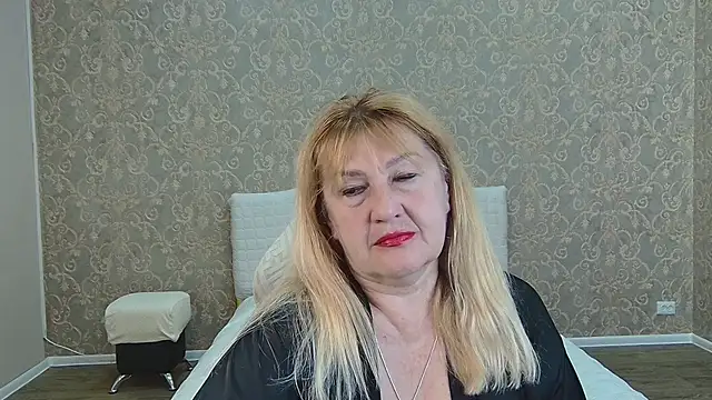 EmmaEllison online show from 25, 7, 2026