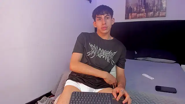 Snapshot of Aaron_Spencer13 chatting on 28, 10, 2025 Aaron Spencer13 online show from 28, 10, 2025