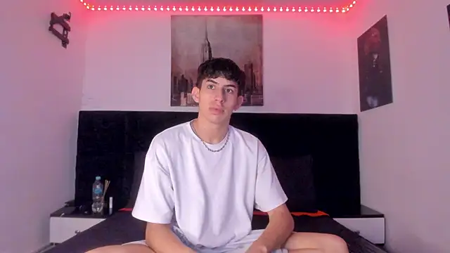 Snapshot of Aaron_Spencer13 chatting on 27, 11, 2025 Aaron Spencer13 online show from 27, 11, 2025