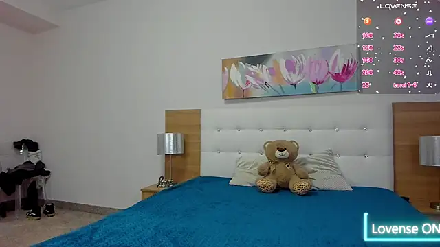 Snapshot of LovelySophie3 chatting on 28, 10, 2025 LovelySophie3 online show from 28, 10, 2025