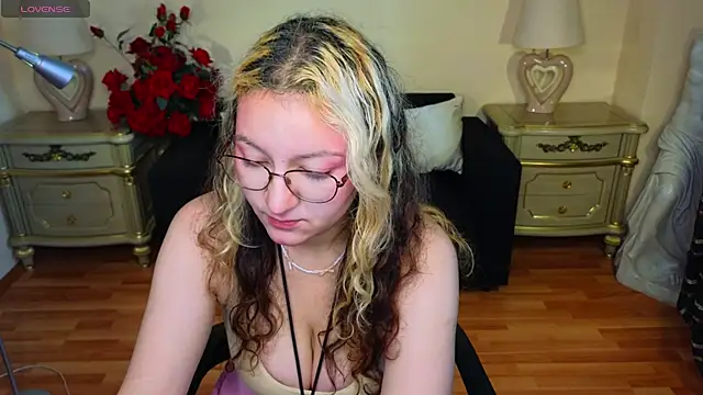 JuicyLullu online show from 17, 9, 2025