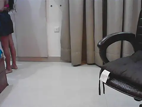 short girl  online show from 16, 10, 2025