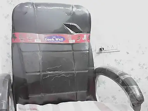 short girl  online show from 11, 4, 2026