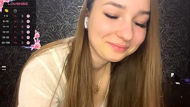 Snapshot of GemmaGunter chatting on 4, 12, 2025 GemmaGunter online show from 4, 12, 2025