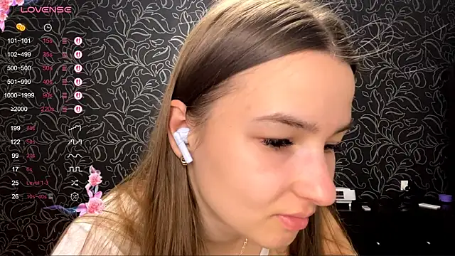 Snapshot of GemmaGunter chatting on 19, 12, 2025 GemmaGunter online show from 19, 12, 2025