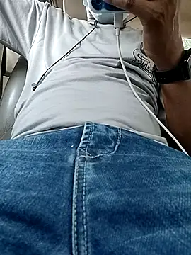 Snapshot of lickingspecilist chatting on 8, 10, 2025 lickingspecilist online show from 8, 10, 2025