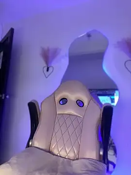 Mia royal online show from 18, 4, 2026