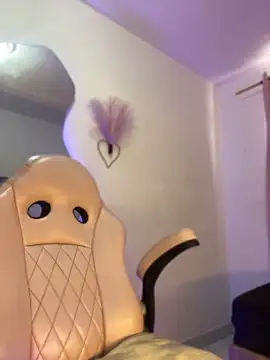 Mia royal online show from 20, 4, 2026