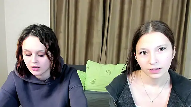 GabrielleLynchard online show from 22, 9, 2025