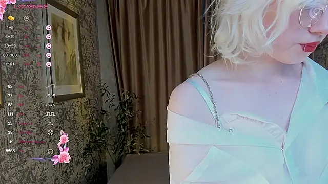 AlettaEve online show from 4, 10, 2025