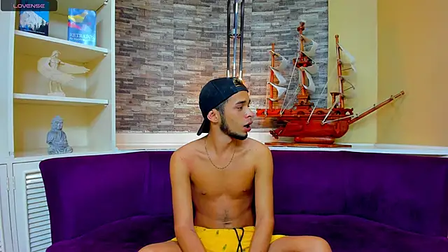 Juicy Creww online show from 25, 9, 2025