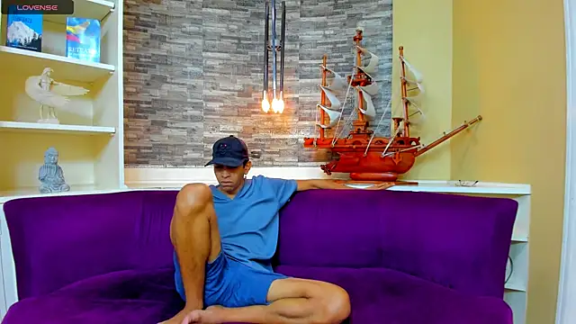 Juicy Creww online show from 27, 9, 2025