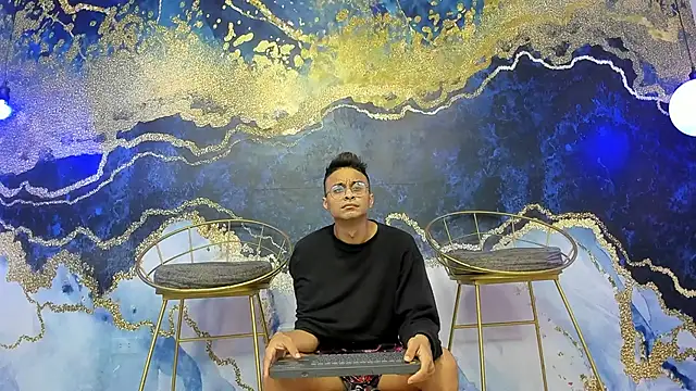 Juicy Creww online show from 1, 11, 2025