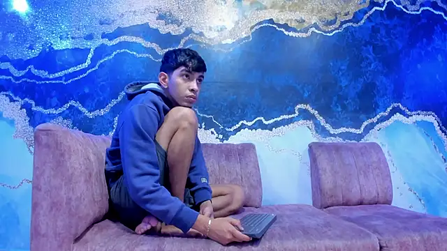 Juicy Creww online show from 25, 11, 2025