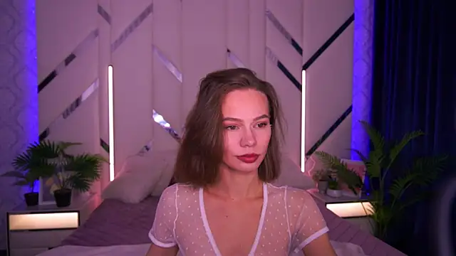 ShyySiren online show from 4, 12, 2025