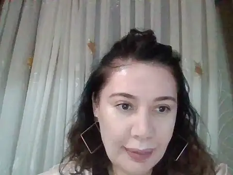 Snapshot of Lomivah chatting on 6, 11, 2025 Lomivah online show from 6, 11, 2025